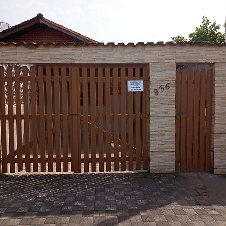 Casa Com Piscina Em Mongagua Villa Exterior photo